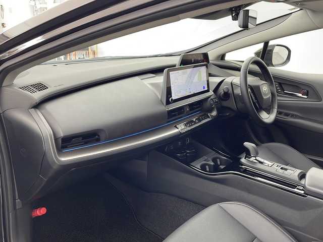 トヨタ プリウス Z 兵庫県 2023(令5)年 1.6万km アティチュードブラックマイカ ・純正ナビ（TV/USB/BT/MiraCast)/・パノラミックビューモニター/・ビルトインETC2.0/・モデリスタエアロ/・社外車高調/・トヨタセーフティセンス/・トヨタチームメイト/・アドバンスドパーク/・レーンディパーチャーアラート/・ブラインドスポットモニター/・プリクラッシュセーフティ/・プロアクティブドライビングアシスト/・後方車両接近告知/・パーキングサポートブレーキ/・安心降車アシスト/・周辺車両接近サポート/・ロードサインアシスト/・レーダークルーズコントロール/・レーンチェンジアシスト/・フロントクロストラフィックアラート/・オートマチックハイビーム/・クリアランスソナー/・パワーバックドア/・ワイヤレス充電/・レザーシート/・前席パワーシート/・前席シートヒーター/・前席エアシート/・ステアリングヒーター/・ドアミラーヒーター/・nanoeX/・AC１００V電源