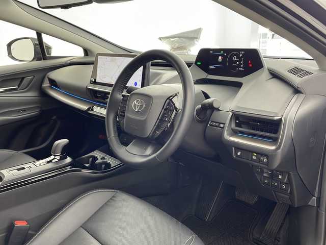 トヨタ プリウス Z 兵庫県 2023(令5)年 1.6万km アティチュードブラックマイカ ・純正ナビ（TV/USB/BT/MiraCast)/・パノラミックビューモニター/・ビルトインETC2.0/・モデリスタエアロ/・社外車高調/・トヨタセーフティセンス/・トヨタチームメイト/・アドバンスドパーク/・レーンディパーチャーアラート/・ブラインドスポットモニター/・プリクラッシュセーフティ/・プロアクティブドライビングアシスト/・後方車両接近告知/・パーキングサポートブレーキ/・安心降車アシスト/・周辺車両接近サポート/・ロードサインアシスト/・レーダークルーズコントロール/・レーンチェンジアシスト/・フロントクロストラフィックアラート/・オートマチックハイビーム/・クリアランスソナー/・パワーバックドア/・ワイヤレス充電/・レザーシート/・前席パワーシート/・前席シートヒーター/・前席エアシート/・ステアリングヒーター/・ドアミラーヒーター/・nanoeX/・AC１００V電源