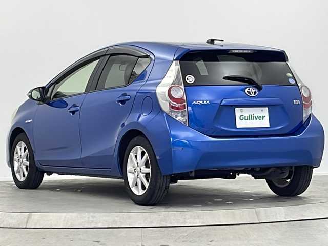 トヨタ アクア S 大阪府 2013(平25)年 6.1万km コバルトブルーメタリック 社外ナビ　/【BT/フルセグTV/USB/ipod/DVD]/バックカメラ/ETC/横滑り防止装置/純正フロアマット/スペアキー