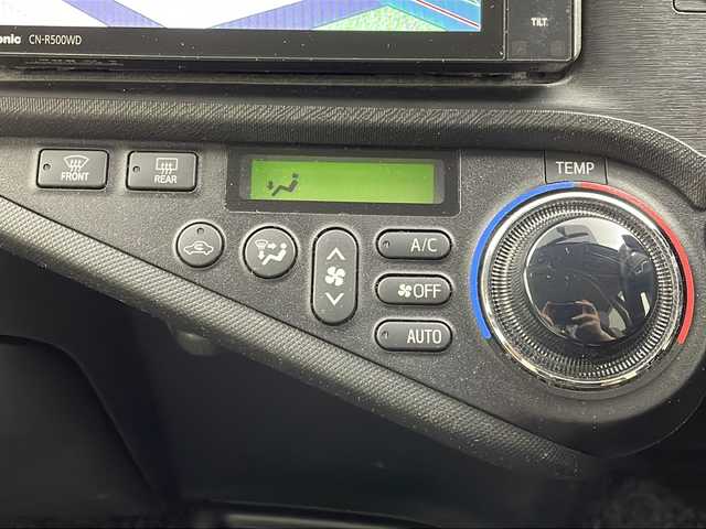 トヨタ アクア S 大阪府 2013(平25)年 6.1万km コバルトブルーメタリック 社外ナビ　/【BT/フルセグTV/USB/ipod/DVD]/バックカメラ/ETC/横滑り防止装置/純正フロアマット/スペアキー