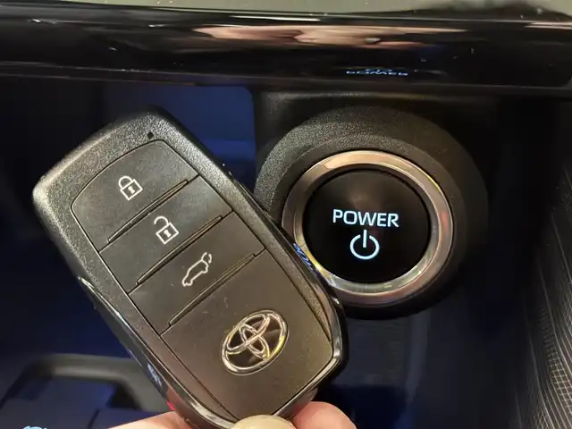 トヨタ ハリアー ハイブリッド Z レザーパッケージ 群馬県 2023(令5)年 7.3万km ブラック パノラマルーフ/JBL/トヨタセーフティセンス/・アダプティブクルーズコントロール/・プリクラッシュセーフティ/・レーントレーシングアシスト/・パーキングサポートブレーキ/・ブラインドスポットモニター/・オートハイビーム/純正12.3インチナビ/　　フルセグ/BT/FM/AM/    USB/Miracast/    AppleCarPlay/AndroidAuto/パノラミックビューモニター/ヘッドアップディスプレイ/パワーバックドア/デジタルインナーミラー/前席パワーシート/前席シートヒーター/前席エアーシート/ステアリングヒーター/オートLEDヘッドライト/前後ドライブレコーダー/ビルドインETC2.0