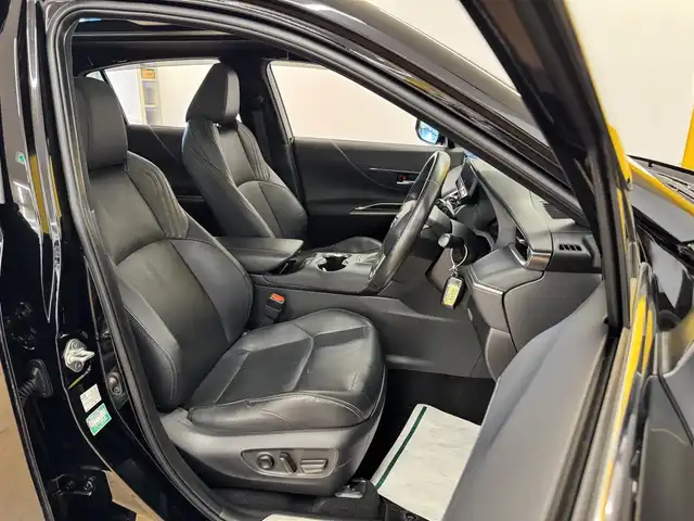 トヨタ ハリアー ハイブリッド Z レザーパッケージ 群馬県 2023(令5)年 7.3万km ブラック パノラマルーフ/JBL/トヨタセーフティセンス/・アダプティブクルーズコントロール/・プリクラッシュセーフティ/・レーントレーシングアシスト/・パーキングサポートブレーキ/・ブラインドスポットモニター/・オートハイビーム/純正12.3インチナビ/　　フルセグ/BT/FM/AM/    USB/Miracast/    AppleCarPlay/AndroidAuto/パノラミックビューモニター/ヘッドアップディスプレイ/パワーバックドア/デジタルインナーミラー/前席パワーシート/前席シートヒーター/前席エアーシート/ステアリングヒーター/オートLEDヘッドライト/前後ドライブレコーダー/ビルドインETC2.0