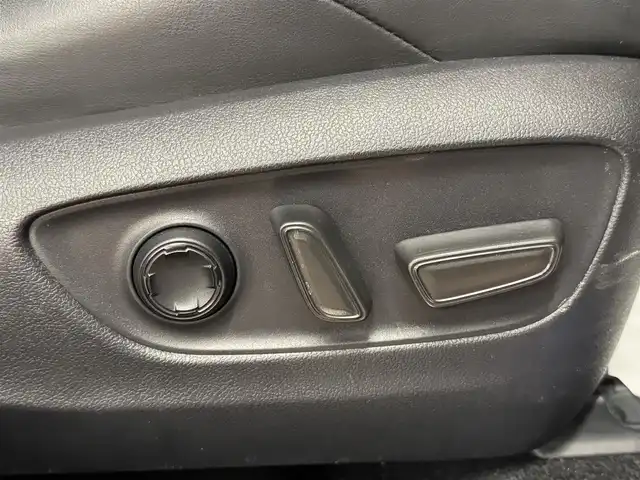 トヨタ ハリアー ハイブリッド Z レザーパッケージ 群馬県 2023(令5)年 7.3万km ブラック パノラマルーフ/JBL/トヨタセーフティセンス/・アダプティブクルーズコントロール/・プリクラッシュセーフティ/・レーントレーシングアシスト/・パーキングサポートブレーキ/・ブラインドスポットモニター/・オートハイビーム/純正12.3インチナビ/　　フルセグ/BT/FM/AM/    USB/Miracast/    AppleCarPlay/AndroidAuto/パノラミックビューモニター/ヘッドアップディスプレイ/パワーバックドア/デジタルインナーミラー/前席パワーシート/前席シートヒーター/前席エアーシート/ステアリングヒーター/オートLEDヘッドライト/前後ドライブレコーダー/ビルドインETC2.0