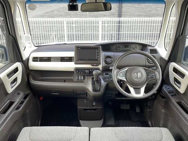 ホンダ Ｎ ＢＯＸ L 愛知県 2023(令5)年 0.5万km プレミアムサンライトホワイトパール /禁煙//純正メモリーナビ（VXM-235Ci）//CD・SD・BT//バックカメラ//パワースライドドア//ETC//前席シートヒーター//衝突軽減ブレーキ（CMBS）//誤発進抑制機能//歩行者事故低減ステアリング//路外逸脱抑制機能///渋滞追従機能付アダプティブクルーズコントロール（ACC）//車線維持支援システム（LKAS）//先行車発進お知らせ機能//標識認識機能//後方誤発進抑制機能//オートハイビーム//LEDオートライト//前後ドライブレコーダー（HDR965GW）//コーナーセンサー//電子ホールド//プッシュスタート//ステアリングスイッチ//チップアップシート//リアロールサンシェイド//シートバックテーブル//ISOFIX//アイドリングストップ//保証書//スペアキー