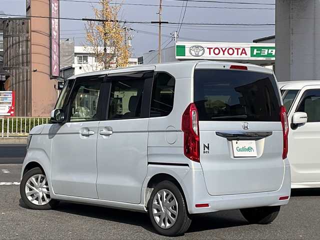 ホンダ Ｎ ＢＯＸ L 愛知県 2023(令5)年 0.5万km プレミアムサンライトホワイトパール /禁煙//純正メモリーナビ（VXM-235Ci）//CD・SD・BT//バックカメラ//パワースライドドア//ETC//前席シートヒーター//衝突軽減ブレーキ（CMBS）//誤発進抑制機能//歩行者事故低減ステアリング//路外逸脱抑制機能///渋滞追従機能付アダプティブクルーズコントロール（ACC）//車線維持支援システム（LKAS）//先行車発進お知らせ機能//標識認識機能//後方誤発進抑制機能//オートハイビーム//LEDオートライト//前後ドライブレコーダー（HDR965GW）//コーナーセンサー//電子ホールド//プッシュスタート//ステアリングスイッチ//チップアップシート//リアロールサンシェイド//シートバックテーブル//ISOFIX//アイドリングストップ//保証書//スペアキー