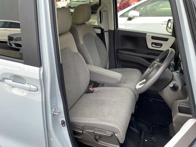 ホンダ Ｎ ＢＯＸ L 愛知県 2023(令5)年 0.5万km プレミアムサンライトホワイトパール /禁煙//純正メモリーナビ（VXM-235Ci）//CD・SD・BT//バックカメラ//パワースライドドア//ETC//前席シートヒーター//衝突軽減ブレーキ（CMBS）//誤発進抑制機能//歩行者事故低減ステアリング//路外逸脱抑制機能///渋滞追従機能付アダプティブクルーズコントロール（ACC）//車線維持支援システム（LKAS）//先行車発進お知らせ機能//標識認識機能//後方誤発進抑制機能//オートハイビーム//LEDオートライト//前後ドライブレコーダー（HDR965GW）//コーナーセンサー//電子ホールド//プッシュスタート//ステアリングスイッチ//チップアップシート//リアロールサンシェイド//シートバックテーブル//ISOFIX//アイドリングストップ//保証書//スペアキー