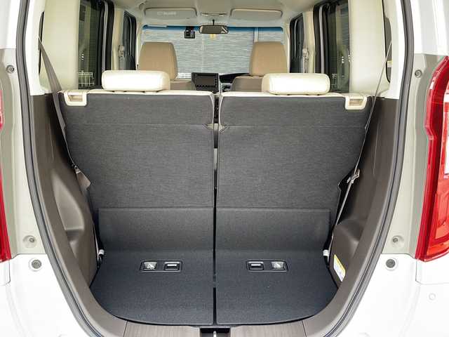 ホンダ Ｎ ＢＯＸ L 愛知県 2023(令5)年 0.5万km プレミアムサンライトホワイトパール /禁煙//純正メモリーナビ（VXM-235Ci）//CD・SD・BT//バックカメラ//パワースライドドア//ETC//前席シートヒーター//衝突軽減ブレーキ（CMBS）//誤発進抑制機能//歩行者事故低減ステアリング//路外逸脱抑制機能///渋滞追従機能付アダプティブクルーズコントロール（ACC）//車線維持支援システム（LKAS）//先行車発進お知らせ機能//標識認識機能//後方誤発進抑制機能//オートハイビーム//LEDオートライト//前後ドライブレコーダー（HDR965GW）//コーナーセンサー//電子ホールド//プッシュスタート//ステアリングスイッチ//チップアップシート//リアロールサンシェイド//シートバックテーブル//ISOFIX//アイドリングストップ//保証書//スペアキー