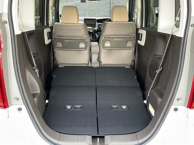 ホンダ Ｎ ＢＯＸ L 愛知県 2023(令5)年 0.5万km プレミアムサンライトホワイトパール /禁煙//純正メモリーナビ（VXM-235Ci）//CD・SD・BT//バックカメラ//パワースライドドア//ETC//前席シートヒーター//衝突軽減ブレーキ（CMBS）//誤発進抑制機能//歩行者事故低減ステアリング//路外逸脱抑制機能///渋滞追従機能付アダプティブクルーズコントロール（ACC）//車線維持支援システム（LKAS）//先行車発進お知らせ機能//標識認識機能//後方誤発進抑制機能//オートハイビーム//LEDオートライト//前後ドライブレコーダー（HDR965GW）//コーナーセンサー//電子ホールド//プッシュスタート//ステアリングスイッチ//チップアップシート//リアロールサンシェイド//シートバックテーブル//ISOFIX//アイドリングストップ//保証書//スペアキー