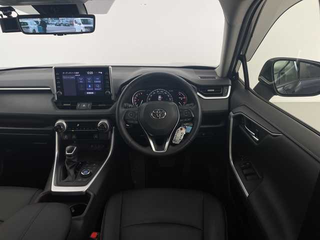 トヨタ ＲＡＶ４ G Zパッケージ 愛知県 2021(令3)年 3.8万km ダークブルーマイカ /純正9インチディスプレイオーディオ//パノラミックビューモニター//Bluetooth・USB・AM・FM・AppleCarPlay・AndroidAuto//ビルトインETC//デジタルインナーミラー//ハンズフリーパワーバックドア//合皮シート//運転席パワーシート//運転席助手席シートヒーター//純正フロアマット//トヨタセーフティセンス//プリクラッシュセーフティ//レーントレーシングアシスト//レーダークルーズコントロール//オートマチックハイビーム//ロードサインアシスト//先行車発進お知らせ//インテリジェントクリアランスソナー//パーキングサポートブレーキ//BSM//ダウンヒルアシストコントロール//ヒススタートアシストコントロール//MTモード付AT//LEDヘッドライト//オートライト//純正ドアバイザー//電動格納ミラー//革巻きステアリング//ステアリングヒーター//ステアリングスイッチ//プッシュスタート//スマートキー