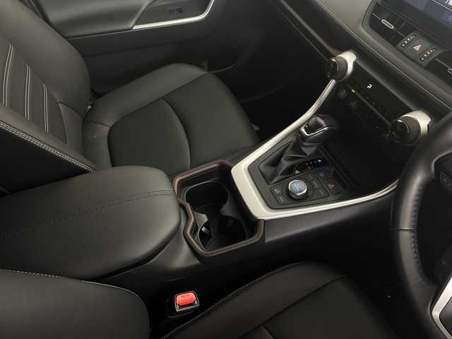 トヨタ ＲＡＶ４ G Zパッケージ 愛知県 2021(令3)年 3.8万km ダークブルーマイカ /純正9インチディスプレイオーディオ//パノラミックビューモニター//Bluetooth・USB・AM・FM・AppleCarPlay・AndroidAuto//ビルトインETC//デジタルインナーミラー//ハンズフリーパワーバックドア//合皮シート//運転席パワーシート//運転席助手席シートヒーター//純正フロアマット//トヨタセーフティセンス//プリクラッシュセーフティ//レーントレーシングアシスト//レーダークルーズコントロール//オートマチックハイビーム//ロードサインアシスト//先行車発進お知らせ//インテリジェントクリアランスソナー//パーキングサポートブレーキ//BSM//ダウンヒルアシストコントロール//ヒススタートアシストコントロール//MTモード付AT//LEDヘッドライト//オートライト//純正ドアバイザー//電動格納ミラー//革巻きステアリング//ステアリングヒーター//ステアリングスイッチ//プッシュスタート//スマートキー