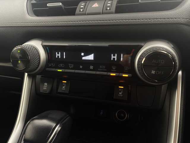 トヨタ ＲＡＶ４ G Zパッケージ 愛知県 2021(令3)年 3.8万km ダークブルーマイカ /純正9インチディスプレイオーディオ//パノラミックビューモニター//Bluetooth・USB・AM・FM・AppleCarPlay・AndroidAuto//ビルトインETC//デジタルインナーミラー//ハンズフリーパワーバックドア//合皮シート//運転席パワーシート//運転席助手席シートヒーター//純正フロアマット//トヨタセーフティセンス//プリクラッシュセーフティ//レーントレーシングアシスト//レーダークルーズコントロール//オートマチックハイビーム//ロードサインアシスト//先行車発進お知らせ//インテリジェントクリアランスソナー//パーキングサポートブレーキ//BSM//ダウンヒルアシストコントロール//ヒススタートアシストコントロール//MTモード付AT//LEDヘッドライト//オートライト//純正ドアバイザー//電動格納ミラー//革巻きステアリング//ステアリングヒーター//ステアリングスイッチ//プッシュスタート//スマートキー