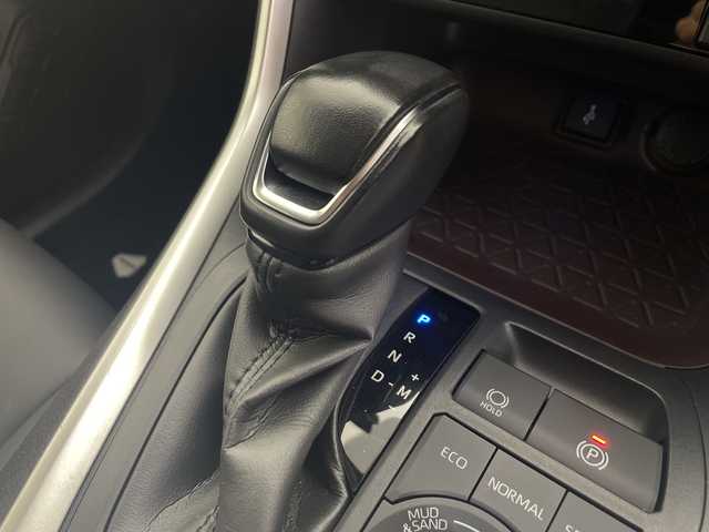 トヨタ ＲＡＶ４ G Zパッケージ 愛知県 2021(令3)年 3.8万km ダークブルーマイカ /純正9インチディスプレイオーディオ//パノラミックビューモニター//Bluetooth・USB・AM・FM・AppleCarPlay・AndroidAuto//ビルトインETC//デジタルインナーミラー//ハンズフリーパワーバックドア//合皮シート//運転席パワーシート//運転席助手席シートヒーター//純正フロアマット//トヨタセーフティセンス//プリクラッシュセーフティ//レーントレーシングアシスト//レーダークルーズコントロール//オートマチックハイビーム//ロードサインアシスト//先行車発進お知らせ//インテリジェントクリアランスソナー//パーキングサポートブレーキ//BSM//ダウンヒルアシストコントロール//ヒススタートアシストコントロール//MTモード付AT//LEDヘッドライト//オートライト//純正ドアバイザー//電動格納ミラー//革巻きステアリング//ステアリングヒーター//ステアリングスイッチ//プッシュスタート//スマートキー