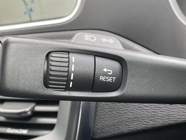 ボルボ Ｖ４０ D4 モメンタム 三重県 2016(平28)年 4.7万km デニムブルーメタリック ワンオーナー/ＡＣＣ/衝突軽減/シティセーフ/ＢＬＩＳ/純正ナビ/バックカメラ/フルセグＴＶ/Ｂｌｕｅｔｏｏｔｈ/パワーシート/シートメモリー機能/社外ドライブレコーダー /ETC車載器 /純正17インチアルミホイール