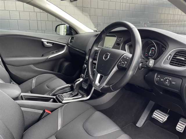 ボルボ Ｖ４０ D4 モメンタム 三重県 2016(平28)年 4.7万km デニムブルーメタリック ワンオーナー/ＡＣＣ/衝突軽減/シティセーフ/ＢＬＩＳ/純正ナビ/バックカメラ/フルセグＴＶ/Ｂｌｕｅｔｏｏｔｈ/パワーシート/シートメモリー機能/社外ドライブレコーダー /ETC車載器 /純正17インチアルミホイール