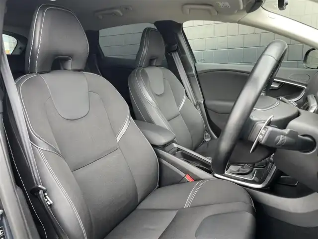 ボルボ Ｖ４０ D4 モメンタム 三重県 2016(平28)年 4.7万km デニムブルーメタリック ワンオーナー/ＡＣＣ/衝突軽減/シティセーフ/ＢＬＩＳ/純正ナビ/バックカメラ/フルセグＴＶ/Ｂｌｕｅｔｏｏｔｈ/パワーシート/シートメモリー機能/社外ドライブレコーダー /ETC車載器 /純正17インチアルミホイール