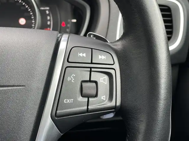 ボルボ Ｖ４０ D4 モメンタム 三重県 2016(平28)年 4.7万km デニムブルーメタリック ワンオーナー/ＡＣＣ/衝突軽減/シティセーフ/ＢＬＩＳ/純正ナビ/バックカメラ/フルセグＴＶ/Ｂｌｕｅｔｏｏｔｈ/パワーシート/シートメモリー機能/社外ドライブレコーダー /ETC車載器 /純正17インチアルミホイール