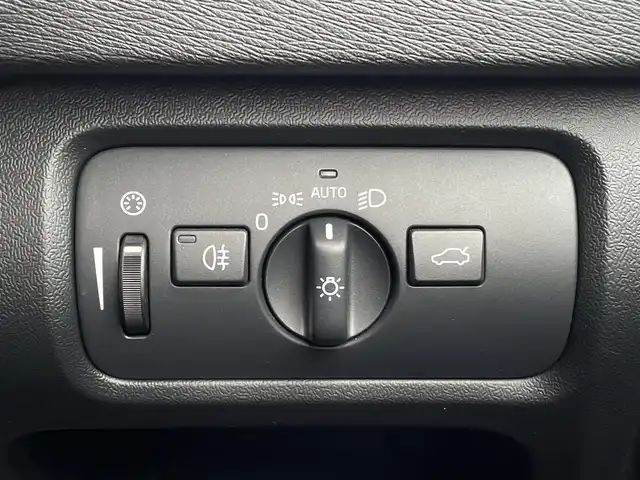 ボルボ Ｖ４０ D4 モメンタム 三重県 2016(平28)年 4.7万km デニムブルーメタリック ワンオーナー/ＡＣＣ/衝突軽減/シティセーフ/ＢＬＩＳ/純正ナビ/バックカメラ/フルセグＴＶ/Ｂｌｕｅｔｏｏｔｈ/パワーシート/シートメモリー機能/社外ドライブレコーダー /ETC車載器 /純正17インチアルミホイール