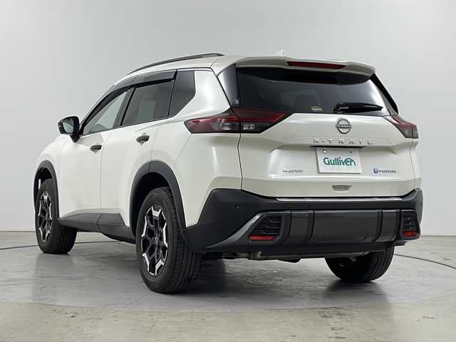 日産 エクストレイル X e－4ORCE エクストリーマーX 道央・札幌 2023(令5)年 1.5万km ブリリアントホワイトパール 純正前後ドライブレコーダー/・デジタルインナーミラー/・パワーバックドア/・カプロンシート/・前席シートヒーター/・運転席シートメモリ/・ステアリングスイッチ/・ステアリングヒーター/・全方位カメラ/・ビルトインETC2.0/・LEDヘッドライト/・オートライト/・フロントフォグランプ/・電動格納ミラー/・ウィンカーミラー/・ドアミラーヒーター/・電動ホールド/・オートホールド/・純正18インチAW装着/・社外フロアマット/・プッシュスタート/・スマートキー