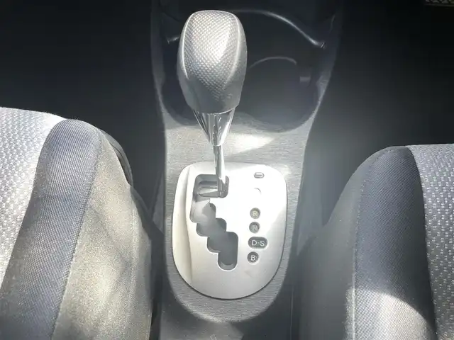 トヨタ ヴィッツ F スマイルエディション 大阪府 2012(平24)年 4.9万km シルバーM ワンオーナー/社外メモリーナビ/フルセグTV/DVD再生/ETC/スマートキー/プッシュスタート/電動格納ミラー/ヘッドライトレベライザー/ウインカーミラー/スペアキー