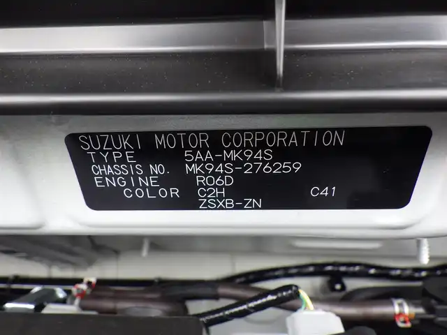 スズキ スペーシア カスタム HYBRID XS 千葉県 2025(令7)年 0.1万km未満 ピュアホワイトパール/ブラック2トーン カスタム HV XS　全方位モニター付きメモリ-ナビゲーション・スズキコネクト対応通信機装着車(195800円)/スズキセーフティサポート/レーダークルーズコントロール/アイドリングストップ/ヘッドアップディスプレイ/両側パワースライドドア/純正メモリーナビ/地デジTV/【Bluetooth接続】/360°ビュー・モニター/ステアリングヒーター/ステアリングスイッチ/革巻きステアリング/ハーフレザーシート/前席シートヒーター/LEDヘッドライト/フォグライト/ウインカーミラー/コーナーセンサー/純正15インチアルミホイル/携帯リモコン