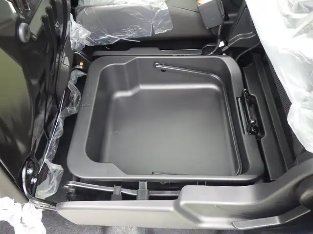 スズキ スペーシア カスタム HYBRID XS 千葉県 2025(令7)年 0.1万km未満 ピュアホワイトパール/ブラック2トーン カスタム HV XS　全方位モニター付きメモリ-ナビゲーション・スズキコネクト対応通信機装着車(195800円)/スズキセーフティサポート/レーダークルーズコントロール/アイドリングストップ/ヘッドアップディスプレイ/両側パワースライドドア/純正メモリーナビ/地デジTV/【Bluetooth接続】/360°ビュー・モニター/ステアリングヒーター/ステアリングスイッチ/革巻きステアリング/ハーフレザーシート/前席シートヒーター/LEDヘッドライト/フォグライト/ウインカーミラー/コーナーセンサー/純正15インチアルミホイル/携帯リモコン