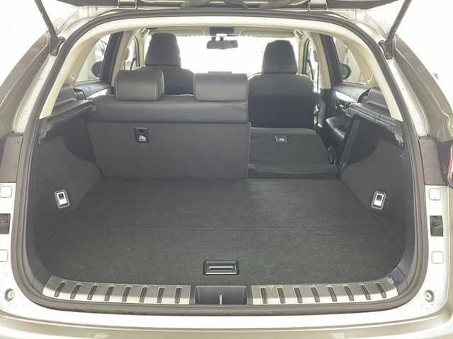 レクサス ＮＸ 300h Iパッケージ 兵庫県 2015(平27)年 8.2万km ソニックチタニウム ・純正ナビ/TV/BT/SD/CD/DVD/・革シート/・パワーシート（運転席/助手席）/・シートヒーター/・ステアリングヒーター/・電動パーキングブレーキ/・オートブレーキホールド/・３眼ＬＥＤライト/・純正１８オプションアルミホイール/・純正フロアマット/・Fスポーツ仕様スピンドルグリル/・パドルシフト/・クルーズコントロール/・衝突軽減ブレーキ/・横滑り防止装置/・バックカメラ/・スマートキー/・プッシュスタートボタン/・ステアリングスイッチ