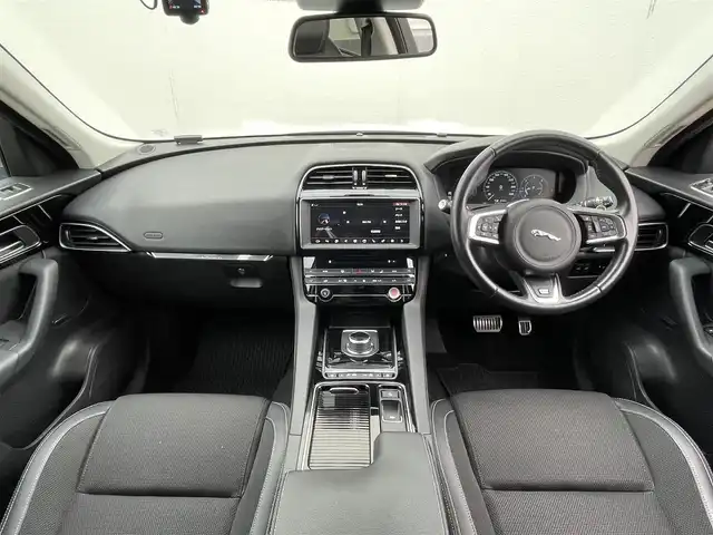 ジャガー Ｆペース R－スポーツ 東京都 2018(平30)年 3.8万km フジホワイト 4WD/ディーゼル車/メーカーナビ/フルセグTV/ハーフレザーシート/シートヒーター/前席パワーシート/ACC/BSM/レーンキープ/社外360°ドラレコ/ETC2.0/パワーバックドア/ステアリングヒーター/社外ヒッチメンバー/スマートキー