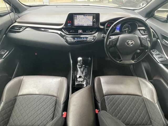 トヨタ Ｃ－ＨＲ G 宮城県 2017(平29)年 12万km ホワイトパールクリスタルシャイン 登録時走行距離119907km/・純正ＳＤナビ/・フルセグテレビ/・衝突軽減ブレーキ/・バックカメラ/・追従クルーズコントロール/・コーナーセンサー前後/・Ｂｌｕｅｔｏｏｔｈ/・プッシュスタート/・スマートキー/・純正フロアマット/・ドアバイザー/・ＥＴＣ