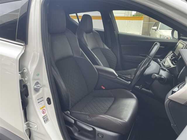 トヨタ Ｃ－ＨＲ G 宮城県 2017(平29)年 12万km ホワイトパールクリスタルシャイン 登録時走行距離119907km/・純正ＳＤナビ/・フルセグテレビ/・衝突軽減ブレーキ/・バックカメラ/・追従クルーズコントロール/・コーナーセンサー前後/・Ｂｌｕｅｔｏｏｔｈ/・プッシュスタート/・スマートキー/・純正フロアマット/・ドアバイザー/・ＥＴＣ