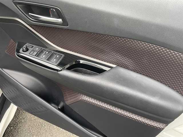 トヨタ Ｃ－ＨＲ G 宮城県 2017(平29)年 12万km ホワイトパールクリスタルシャイン 登録時走行距離119907km/・純正ＳＤナビ/・フルセグテレビ/・衝突軽減ブレーキ/・バックカメラ/・追従クルーズコントロール/・コーナーセンサー前後/・Ｂｌｕｅｔｏｏｔｈ/・プッシュスタート/・スマートキー/・純正フロアマット/・ドアバイザー/・ＥＴＣ