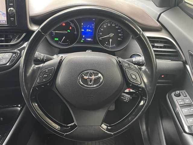 トヨタ Ｃ－ＨＲ G 宮城県 2017(平29)年 12万km ホワイトパールクリスタルシャイン 登録時走行距離119907km/・純正ＳＤナビ/・フルセグテレビ/・衝突軽減ブレーキ/・バックカメラ/・追従クルーズコントロール/・コーナーセンサー前後/・Ｂｌｕｅｔｏｏｔｈ/・プッシュスタート/・スマートキー/・純正フロアマット/・ドアバイザー/・ＥＴＣ