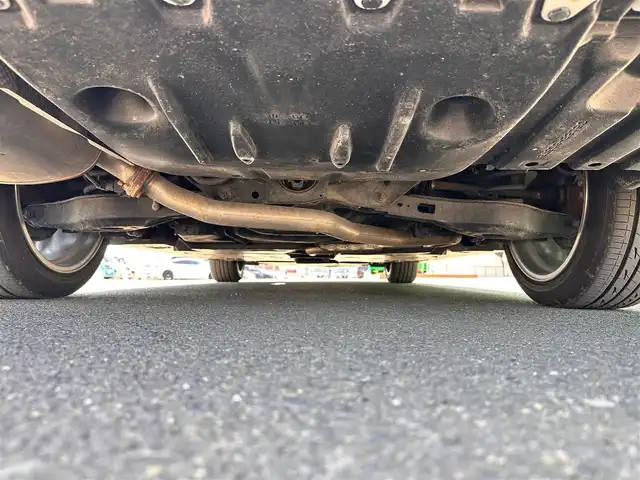 トヨタ カムリ WSレザーパッケージ 宮城県 2021(令3)年 4.2万km アティチュードブラックマイカ/プラチナホワイトパールマイカ JBLプレミアムサウンドシステム/ツートンカラー/・アティチュードブラックルーフ/・アティチュードブラックドアミラー/・ブラックウインドウモール/・アティチュードブラックリアスポイラー/＝＝＝/セーフティセンス/・プリクラッシュセーフティ/・レーンディパーチャーアラート/・オートマチックハイビーム/・レーダークルーズコントロール/ブラインドスポットモニター/リアクロストラフィックオートブレーキ/インテリジェントクリアランスソナー/カラーヘッドアップディスプレイ/8インチディスプレイオーディオ/・ナビ機能付/・CD/DVD/・Bluetooth/・フルセグTV/バックカメラ/ビルトインETC/レザーシート/シートヒーター/パワーシート/革巻きステアリング/ステアリングスイッチ/パドルシフト/電動パーキングブレーキ/ブレーキホールド/LEDヘッドランプ/フォグランプ/オートライト/スマートキー/プッシュスタート/電動格納ミラー/純正18インチAW/フロアマット/ラゲッジマット/ドアバイザー