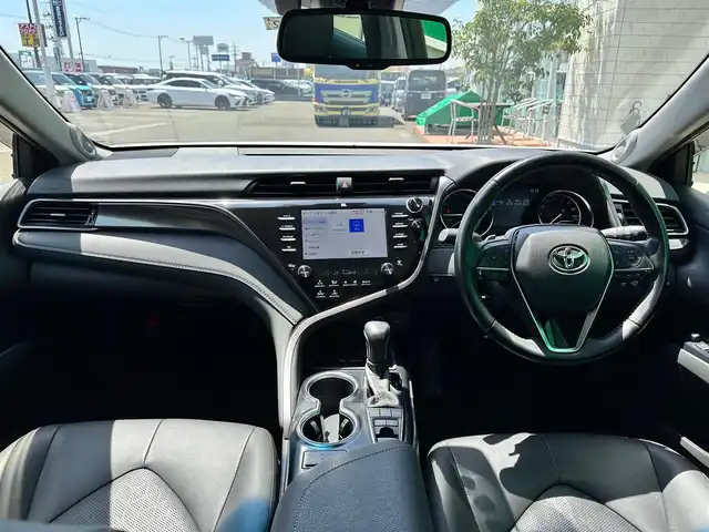 トヨタ カムリ WSレザーパッケージ 宮城県 2021(令3)年 4.2万km アティチュードブラックマイカ/プラチナホワイトパールマイカ JBLプレミアムサウンドシステム/ツートンカラー/・アティチュードブラックルーフ/・アティチュードブラックドアミラー/・ブラックウインドウモール/・アティチュードブラックリアスポイラー/＝＝＝/セーフティセンス/・プリクラッシュセーフティ/・レーンディパーチャーアラート/・オートマチックハイビーム/・レーダークルーズコントロール/ブラインドスポットモニター/リアクロストラフィックオートブレーキ/インテリジェントクリアランスソナー/カラーヘッドアップディスプレイ/8インチディスプレイオーディオ/・ナビ機能付/・CD/DVD/・Bluetooth/・フルセグTV/バックカメラ/ビルトインETC/レザーシート/シートヒーター/パワーシート/革巻きステアリング/ステアリングスイッチ/パドルシフト/電動パーキングブレーキ/ブレーキホールド/LEDヘッドランプ/フォグランプ/オートライト/スマートキー/プッシュスタート/電動格納ミラー/純正18インチAW/フロアマット/ラゲッジマット/ドアバイザー
