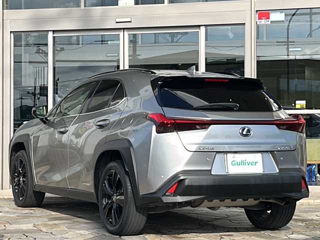 レクサス ＵＸ 250h アーバンエレガンス 静岡県 2021(令3)年 5.5万km ソニックチタニウム 安全機能/・プリクラッシュセーフティ/・レーダークルーズコントロール/・ブラインドスポットモニター/・レーンキープアシスト/純正メーカーナビ/・フルセグTV/・CD/DVD/Bluetooth/ラジオ/主要装備/・全方位カメラ/・パワーバックドア/・パワーシート/・シートヒーター/・ステアリングヒーター/・ビルトインETC/・純正ドラレコ/・レザーシート/・ルーフレール/・パドルシフト/・オートライト/・オートハイビーム/・ステアリングリモコン/・オートホールド