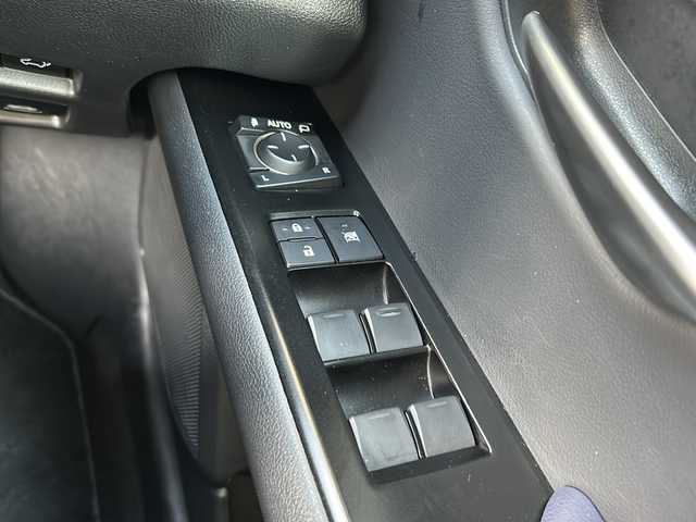 レクサス ＵＸ 250h アーバンエレガンス 静岡県 2021(令3)年 5.5万km ソニックチタニウム 安全機能/・プリクラッシュセーフティ/・レーダークルーズコントロール/・ブラインドスポットモニター/・レーンキープアシスト/純正メーカーナビ/・フルセグTV/・CD/DVD/Bluetooth/ラジオ/主要装備/・全方位カメラ/・パワーバックドア/・パワーシート/・シートヒーター/・ステアリングヒーター/・ビルトインETC/・純正ドラレコ/・レザーシート/・ルーフレール/・パドルシフト/・オートライト/・オートハイビーム/・ステアリングリモコン/・オートホールド