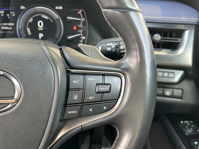 レクサス ＵＸ 250h アーバンエレガンス 静岡県 2021(令3)年 5.5万km ソニックチタニウム 安全機能/・プリクラッシュセーフティ/・レーダークルーズコントロール/・ブラインドスポットモニター/・レーンキープアシスト/純正メーカーナビ/・フルセグTV/・CD/DVD/Bluetooth/ラジオ/主要装備/・全方位カメラ/・パワーバックドア/・パワーシート/・シートヒーター/・ステアリングヒーター/・ビルトインETC/・純正ドラレコ/・レザーシート/・ルーフレール/・パドルシフト/・オートライト/・オートハイビーム/・ステアリングリモコン/・オートホールド