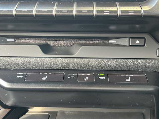 レクサス ＵＸ 250h アーバンエレガンス 静岡県 2021(令3)年 5.5万km ソニックチタニウム 安全機能/・プリクラッシュセーフティ/・レーダークルーズコントロール/・ブラインドスポットモニター/・レーンキープアシスト/純正メーカーナビ/・フルセグTV/・CD/DVD/Bluetooth/ラジオ/主要装備/・全方位カメラ/・パワーバックドア/・パワーシート/・シートヒーター/・ステアリングヒーター/・ビルトインETC/・純正ドラレコ/・レザーシート/・ルーフレール/・パドルシフト/・オートライト/・オートハイビーム/・ステアリングリモコン/・オートホールド