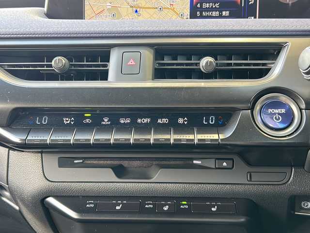 レクサス ＵＸ 250h アーバンエレガンス 静岡県 2021(令3)年 5.5万km ソニックチタニウム 安全機能/・プリクラッシュセーフティ/・レーダークルーズコントロール/・ブラインドスポットモニター/・レーンキープアシスト/純正メーカーナビ/・フルセグTV/・CD/DVD/Bluetooth/ラジオ/主要装備/・全方位カメラ/・パワーバックドア/・パワーシート/・シートヒーター/・ステアリングヒーター/・ビルトインETC/・純正ドラレコ/・レザーシート/・ルーフレール/・パドルシフト/・オートライト/・オートハイビーム/・ステアリングリモコン/・オートホールド