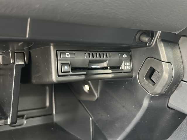 レクサス ＵＸ 250h アーバンエレガンス 静岡県 2021(令3)年 5.5万km ソニックチタニウム 安全機能/・プリクラッシュセーフティ/・レーダークルーズコントロール/・ブラインドスポットモニター/・レーンキープアシスト/純正メーカーナビ/・フルセグTV/・CD/DVD/Bluetooth/ラジオ/主要装備/・全方位カメラ/・パワーバックドア/・パワーシート/・シートヒーター/・ステアリングヒーター/・ビルトインETC/・純正ドラレコ/・レザーシート/・ルーフレール/・パドルシフト/・オートライト/・オートハイビーム/・ステアリングリモコン/・オートホールド