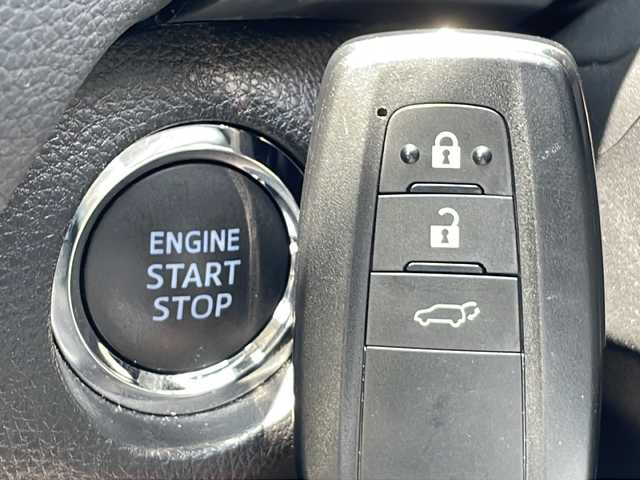 トヨタ ＲＡＶ４ G 三重県 2022(令4)年 3.7万km アティチュードブラックマイカ 純正ナビ/全周囲カメラ/シートエアコン/ベンチレーション/ハンドルヒーター/パワーシート/メモリシート/後席USB給電ポート/電動リヤゲート/ビルトインETC/純正アルミホイール/LEDヘッドライト/フォグライト/衝突軽減ブレーキ/車線抑制/先行車発進お知らせ/標識認識/BSM/電動格納ミラー/禁煙車