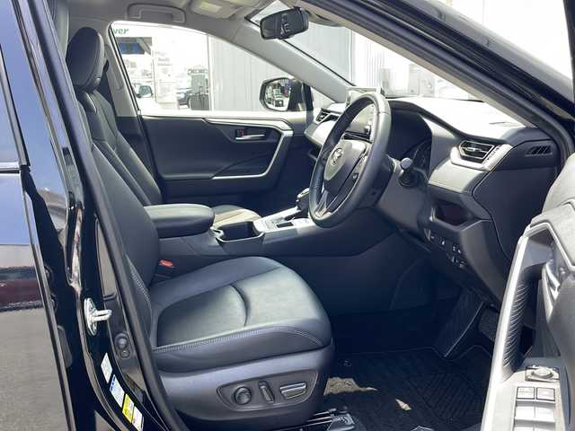 トヨタ ＲＡＶ４ G 三重県 2022(令4)年 3.7万km アティチュードブラックマイカ 純正ナビ/全周囲カメラ/シートエアコン/ベンチレーション/ハンドルヒーター/パワーシート/メモリシート/後席USB給電ポート/電動リヤゲート/ビルトインETC/純正アルミホイール/LEDヘッドライト/フォグライト/衝突軽減ブレーキ/車線抑制/先行車発進お知らせ/標識認識/BSM/電動格納ミラー/禁煙車