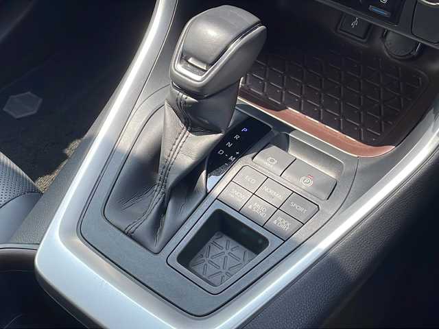 トヨタ ＲＡＶ４ G 三重県 2022(令4)年 3.7万km アティチュードブラックマイカ 純正ナビ/全周囲カメラ/シートエアコン/ベンチレーション/ハンドルヒーター/パワーシート/メモリシート/後席USB給電ポート/電動リヤゲート/ビルトインETC/純正アルミホイール/LEDヘッドライト/フォグライト/衝突軽減ブレーキ/車線抑制/先行車発進お知らせ/標識認識/BSM/電動格納ミラー/禁煙車