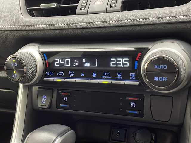 トヨタ ＲＡＶ４ G 千葉県 2022(令4)年 3.7万km アティチュードブラックマイカ 衝突軽減ブレーキ/レーンキープアシスト　/レーダークルーズコントロール　/前後コーナーセンサー/全方位カメラ/ブラインドスポットモニター/オートライトハイビーム　/LEDヘッドライト/電動リアゲート　/ステアリングヒーター/シートヒーター/エアシート/レザーシート/パワーシート　/シートメモリ/純正ディスプレイオーディオ/　BT/FM/AM/Miracast/ステアリングスイッチ/純正ビルトインETC/純正アルミホイール/純正フロアマット/純正ドアバイザー/スペアキー/スマートキー