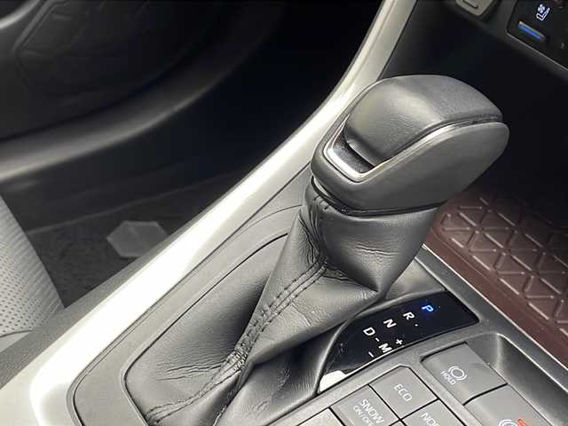 トヨタ ＲＡＶ４ G 千葉県 2022(令4)年 3.7万km アティチュードブラックマイカ 衝突軽減ブレーキ/レーンキープアシスト　/レーダークルーズコントロール　/前後コーナーセンサー/全方位カメラ/ブラインドスポットモニター/オートライトハイビーム　/LEDヘッドライト/電動リアゲート　/ステアリングヒーター/シートヒーター/エアシート/レザーシート/パワーシート　/シートメモリ/純正ディスプレイオーディオ/　BT/FM/AM/Miracast/ステアリングスイッチ/純正ビルトインETC/純正アルミホイール/純正フロアマット/純正ドアバイザー/スペアキー/スマートキー