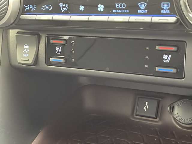 トヨタ ＲＡＶ４ G 千葉県 2022(令4)年 3.7万km アティチュードブラックマイカ 衝突軽減ブレーキ/レーンキープアシスト　/レーダークルーズコントロール　/前後コーナーセンサー/全方位カメラ/ブラインドスポットモニター/オートライトハイビーム　/LEDヘッドライト/電動リアゲート　/ステアリングヒーター/シートヒーター/エアシート/レザーシート/パワーシート　/シートメモリ/純正ディスプレイオーディオ/　BT/FM/AM/Miracast/ステアリングスイッチ/純正ビルトインETC/純正アルミホイール/純正フロアマット/純正ドアバイザー/スペアキー/スマートキー