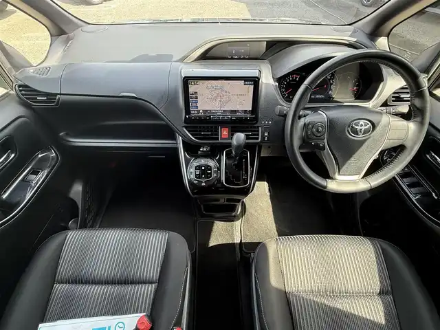 トヨタ ヴォクシー ZS 煌Ⅱ 千葉県 2020(令2)年 6.5万km ブラック ALPINE製メモリナビ（Bluetooth/CD/DVD/AM/FM)/フルセグ/ALPINE製フリップダウンモニター/バックカメラ/ETC2.0/両側パワースライドドア/クルーズコントロール/衝突軽減ブレーキ/横滑り防止装置/レーンキープアシスト/コーナーセンサー/オートマチックハイビーム