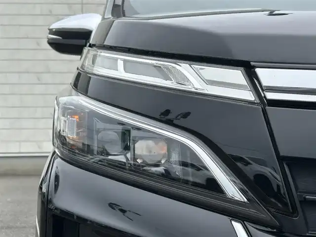 トヨタ ヴォクシー ZS 煌Ⅱ 福岡県 2020(令2)年 5.6万km ブラック ALPINE9型SDナビ(フルセグTV//CD/DVD/BT)バックモニター後席モニタートヨタセーフティーコーナーセンサー両側パワスラクルコンETCUSBポート純正LEDヘッドライト純正16インチアルミホイール純正フロアマットプッシュスタートスマートキー
