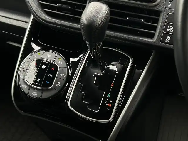 トヨタ ヴォクシー ZS 煌Ⅱ 福岡県 2020(令2)年 5.6万km ブラック ALPINE9型SDナビ(フルセグTV//CD/DVD/BT)バックモニター後席モニタートヨタセーフティーコーナーセンサー両側パワスラクルコンETCUSBポート純正LEDヘッドライト純正16インチアルミホイール純正フロアマットプッシュスタートスマートキー