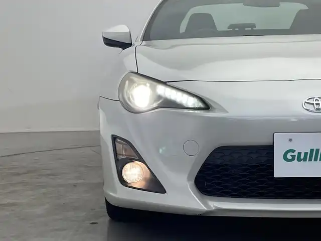 トヨタ ８６ GT 滋賀県 2013(平25)年 7.8万km サテンホワイトパール メモリーナビ/・Bluetooth/CD/DVD/ワンセグ/スマートキー/キセノンライト/純正１７AW/プッシュスタート/ETC/パドルシフト/オートエアコン/ABS