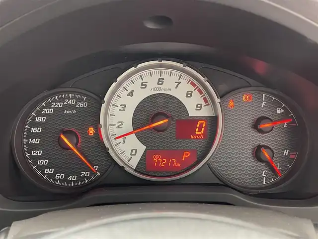 トヨタ ８６ GT 滋賀県 2013(平25)年 7.8万km サテンホワイトパール メモリーナビ/・Bluetooth/CD/DVD/ワンセグ/スマートキー/キセノンライト/純正１７AW/プッシュスタート/ETC/パドルシフト/オートエアコン/ABS